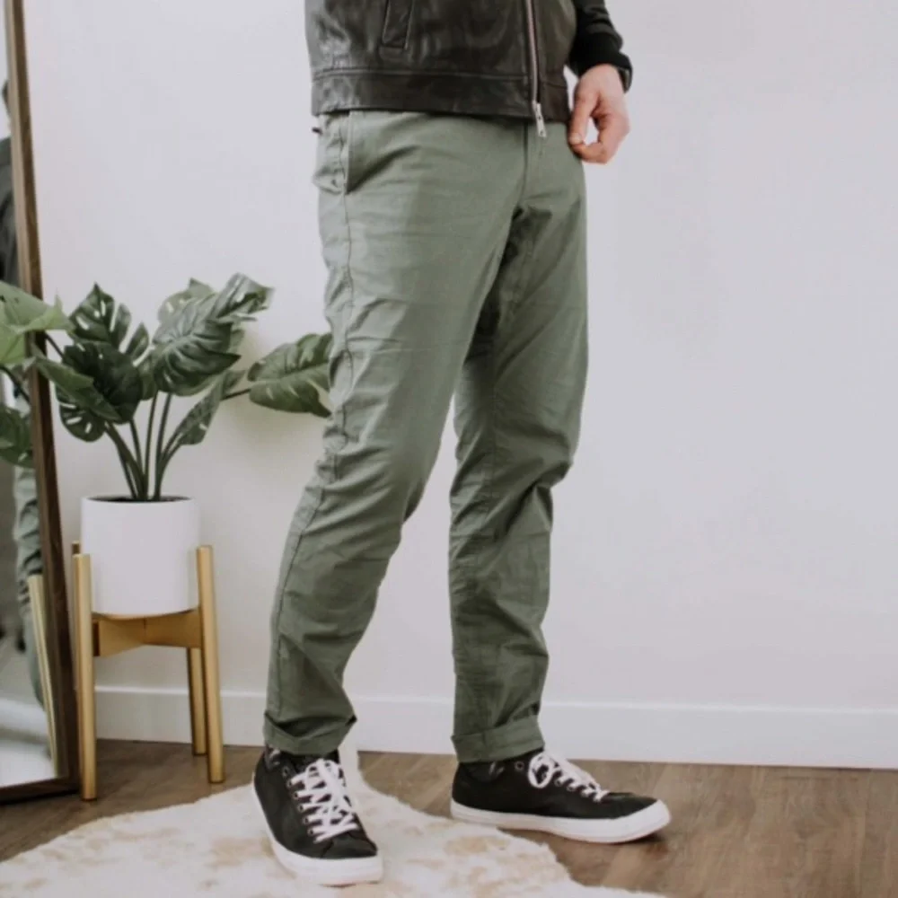 Vuori Men's Ripstop Climber Outdoor Pants in Green Style #V412 Size XL *Flawed*